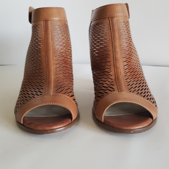 VINCE CAMUTO Shoes Heels Slingback Open Toe Brown Leather Size 8.5M - Picture 16 of 16